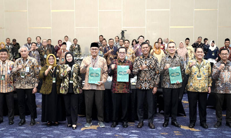 Indonesia Islamic Finance Summit (IIFS) 2025 yang berlangsung di Surabaya | pr