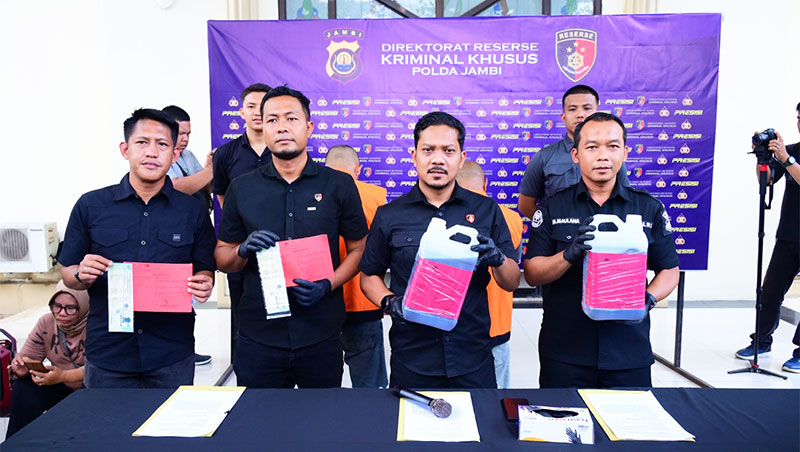 Polda Jambi gelar konferensi pers pengungkapan kasus dugaan tindak pidana di sektor migas | pld