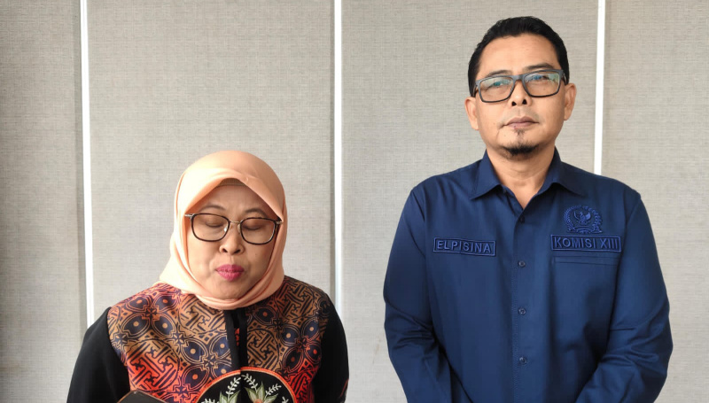 Anggota Komisi XIII DPR RI, Elpisina, bersama Wakil Ketua LPSK, Sri Suparyati | dia