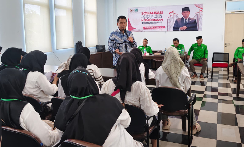 Anggota DPR RI asal Jambi, Elpisina, menggelar sosialisasi empat pilar MPR RI, di Hotel Syariah UIN STS Jambi, Sabtu 20 Desember 2025 | ah