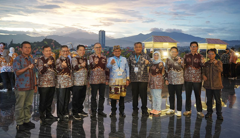 Wali Kota Jambi, Dr. Maulana, bersama sejumlah kepala daerah pada kegiatan Forum Apeksi Outlook 2025, di Bandar Lampung | dki-kj