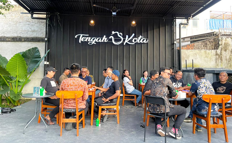 Pertandingan domino antar jurnalis dan FK-IJK mempererat silaturahmi dan kebersamaan | panpel
