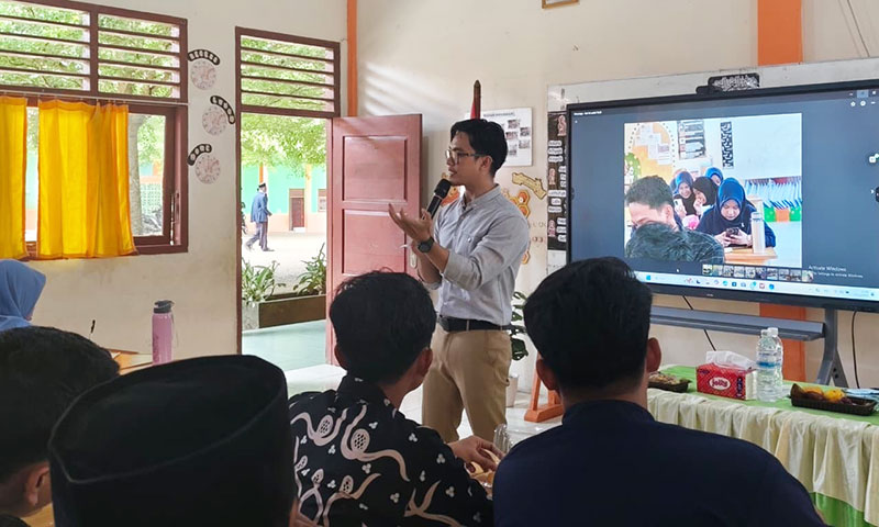 Sekolah Islam Terpadu (SIT) Nurul Hikmah mengadakan Pelatihan Media Sosial 5.0 bagi ustadz dan ustadzah, menghadirkan Coach Noe sebagai pemateri utama | noe