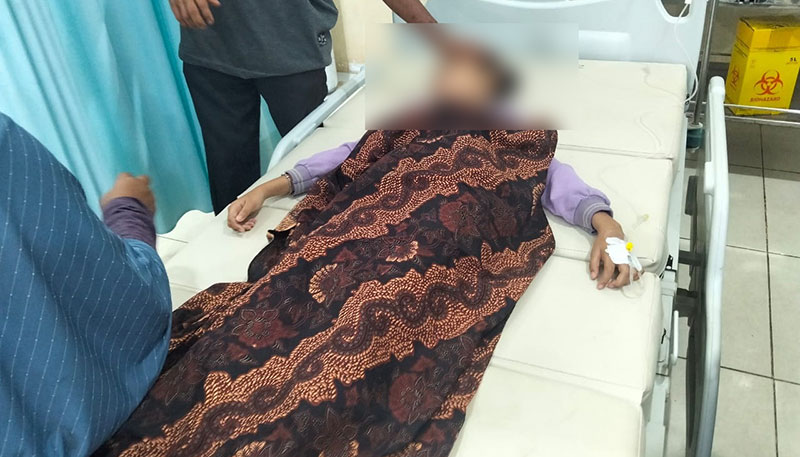 Siswa yang menjadi korban MBG saat dirawat di Rumah Sakit Ahmad Ripin, Sengeti, Kabupaten Muaro Jambi | nst