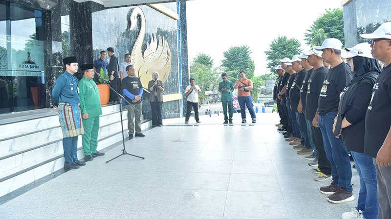 Pemerintah Kota (Pemkot) Jambi memberangkatkan 67 orang Ketua RT ke Kota Bengkulu, Jumat, 9 Januari 2026 | dki-kj