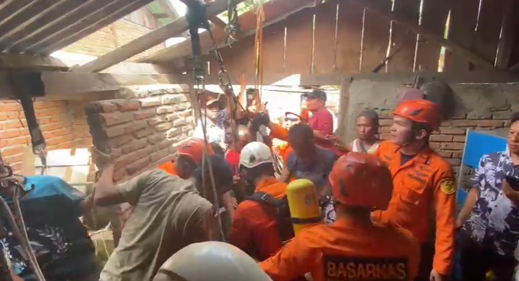 Suasana mencekam menyelimuti Dusun Datar, Kecamatan Muko-Muko Bathin VII, Kabupaten Bungo, Jambi, Selasa 20 Januari 2026 | sar