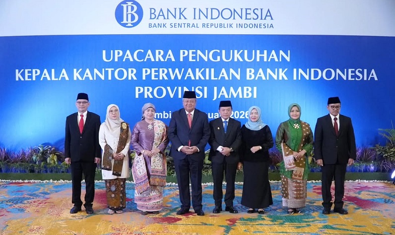 Pengukuhan Tedy Arif Budiman sebagai Kepala Kantor Perwakilan Bank Indonesia (KPwBI) Provinsi Jambi, menggantikan Warsono yang pindah ke Papua | foto : ysn
