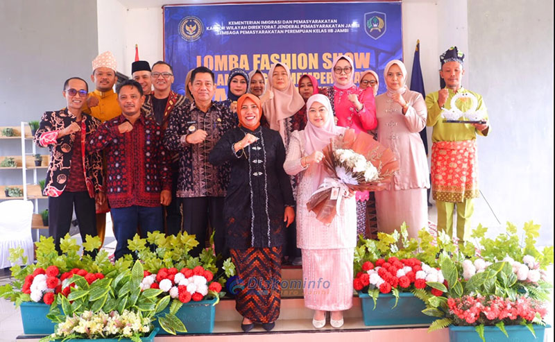 Wakil Ketua TP PKK Muaro Jambi, Novi Astrianti, menghadiri peringatan Hari Ibu, di Lapas Perempuan, Jambi, Sabtu | foto: dki-mj