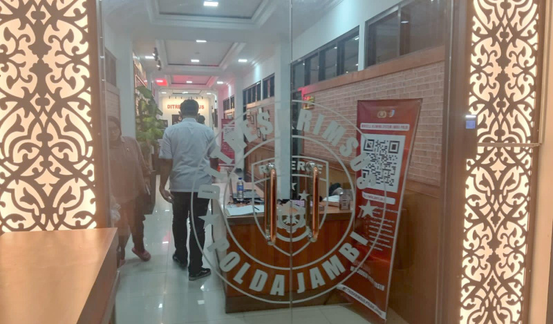 Tiga tersangka kasus korupsi DAK Dinas Pendidikan Provinsi Jambi memenuhi panggilan penyidik Polda Jambi | asa