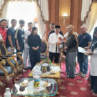 Gubernur Jambi, Al Haris, memberangkatkan orang tua peraih medali PON Aceh - Sumut berangkat umroh | dki-pj