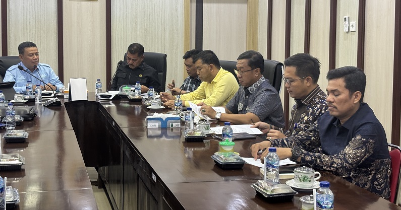 Rapat penyelesaian tapal batas antara Kabupaten Tanjabbar dan Tanjabtim untuk mempercepat realisasi PI 10% | pr