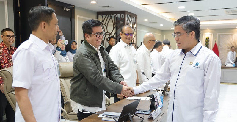 Menteri Ketenagakerjaan, Prof Yassierli, bersama Dewan Pengawas dan Direksi BPJS Ketenagakerjaan periode 2026–2031, di Kantor Kementerian Ketenagakerjaan, Jakarta, Senin | humas kemnaker