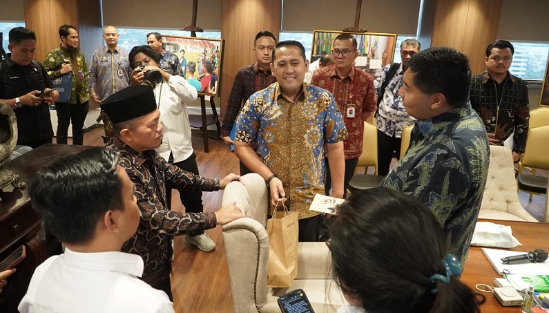 Gubernur Jambi, Al Haris, memboyong seluruh kepala daerah se-Provinsi Jambi bertemu Menteri PKP, Maruarar Sirait, di Jakarta, Senin | diskominfo