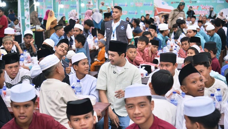 Wakil Wali Kota Jambi, Diza Hazra Aljosha, bersama anak-anak di Pasar Bedug Bahagia 2025, kawasan eks Terminal Rawasari, Pasar Jambi | gjj