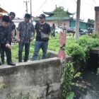 Wali Kota Jambi, Maulana, meninjau kondisi drainase di RT 21, Kelurahan Cempaka Putih, Kecamatan Jelutung, Minggu | dki-kj