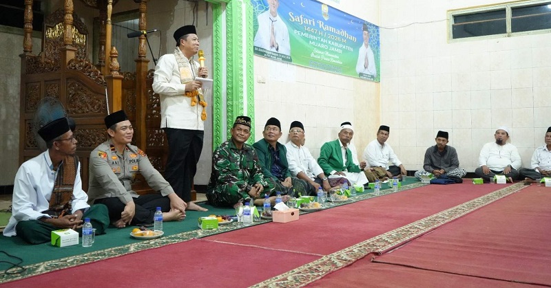 Bupati Muaro Jambi, Bambang Bayu Suseno, menutup Safari Ramadan 1447 Hijriah, di Masjid Baiturrahman Unit 8A Desa Tri Jaya, Sungai Bahar Selatan, Senin 2 Maret 2026 | dki-mj
