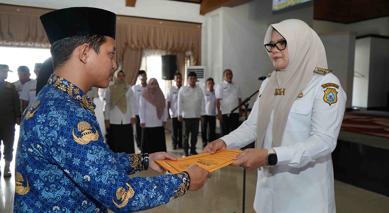 Bupati Tanjabtim, Dillah Hikmah Sari, mengambil sumpah 67 PNS baru, Rabu 11 Maret 2026 | dki-tjt