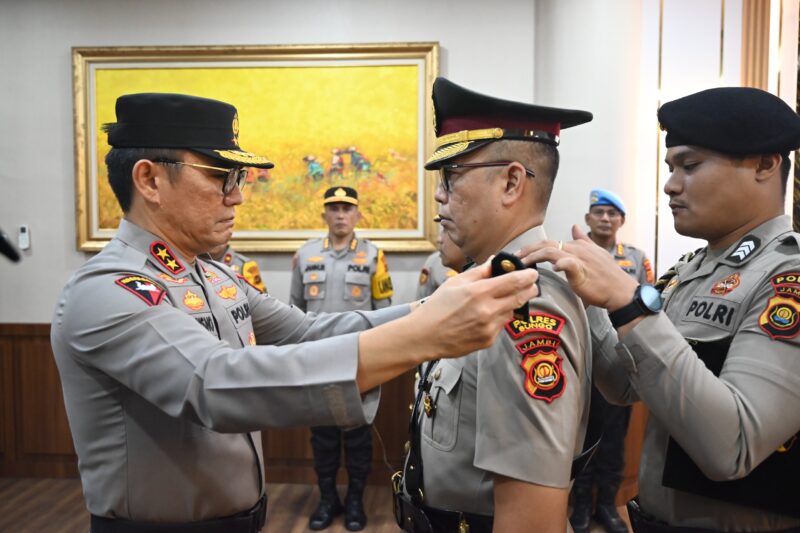 Kapolda Jambi, Irjen Pol Krisno Halomoan Siregar, melantik Kapolres Bungo, AKBP Zamri Elfino | pld