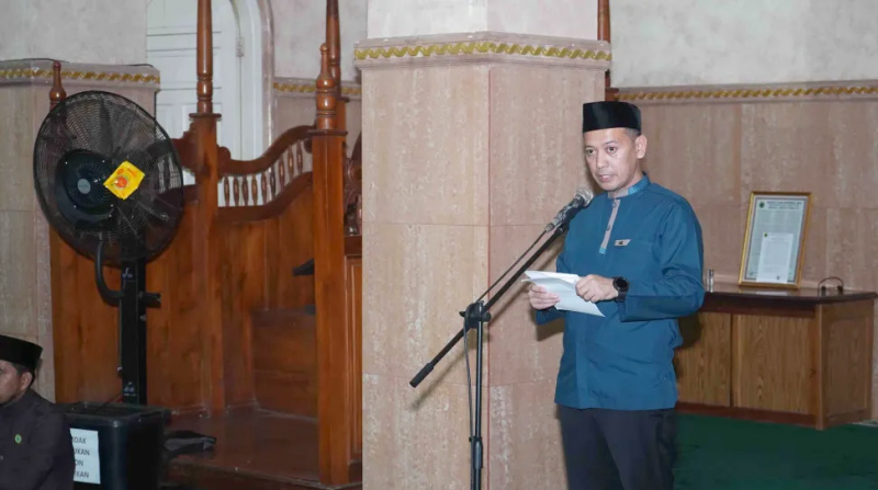 Wakil Bupati Tanjung Jabung Timur (Tanjabtim), Muslimin Tanja, menghadiri peringatan Nuzulul Qur’an, di Masjid Agung Nur Addarojat, Jumat | dki-tjt