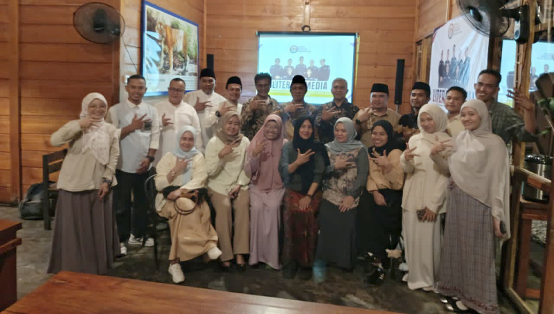 KPID Provinsi Jambi menggelar kegiatan silaturahmi dan buka puasa bersama dengan para purna komisioner KPID, Minggu (8/3/2026) di D’pathi Coffee, Pematang Sulur, Kecamatan Telanaipura, Kota Jambi.