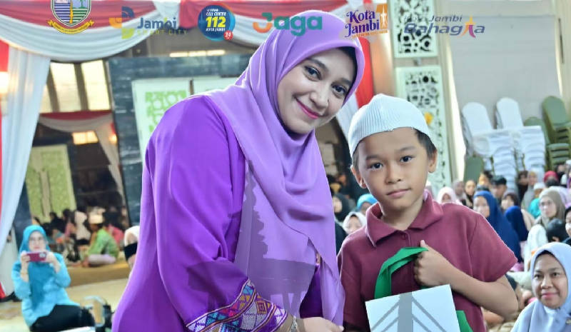 Pemkot Jambi menggelar aksi kepedulian sosial yang menyasar ratusan anak yatim piatu dan kaum dhuafa, Kamis | gjj