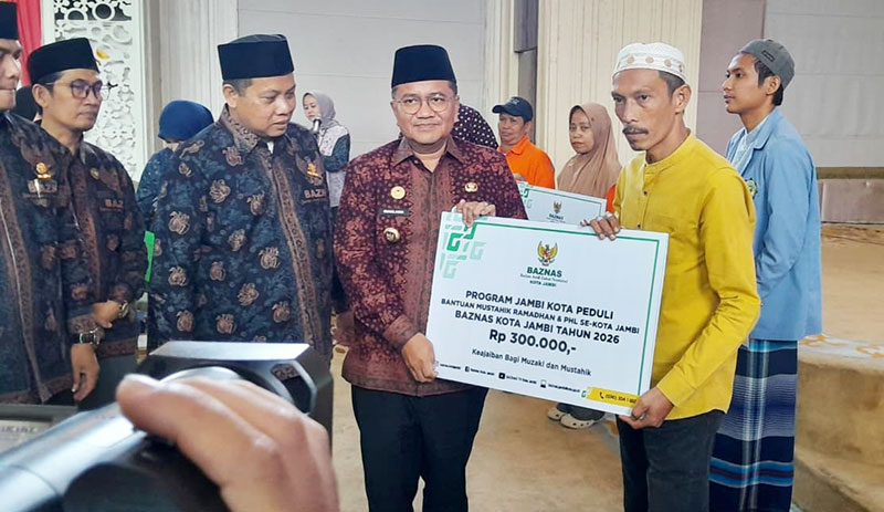 Wali Kota Jambi, Maulana, pada kegiatan Gerakan Pejabat Daerah dan Aghniya Berzakat, di Aula Griya Mayang, Rumah Dinas Wali Kota Jambi, Jumat | gjj