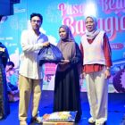 Wakil Wali Kota Jambi, Diza Hazra Aljosha, menutup Senandung Cinta Ramadan, Sabtu, sekaligus menyerahkan hadiah kepada para pemenang lomba | gjj