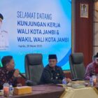 Wali Kota Jambi, Maulana, dan Wakil Wali Kota Diza Hazra Aljosha, kunjungan kerja ke Kantor Pusat Perumda Tirta Mayang, Kamis | dia