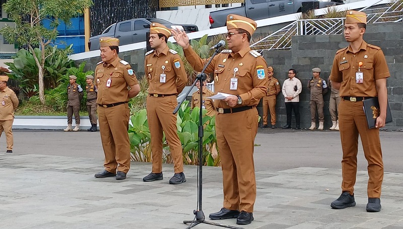 Wali Kota Jambi, Maulana, saat memimpin apel peningkatan disiplin pasca libur Idulfitri 1447 Hijriah dan Hari Raya Nyepi, di Lapangan Balai Kota Jambi, Senin | dia
