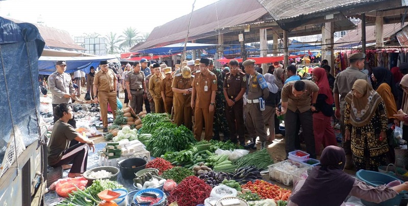 Bupati Muaro Jambi, Bambang Bayu Suseno, sidak di Pasar Tradisional Sengeti, Senin 16 Maret 2026 | dki-mj
