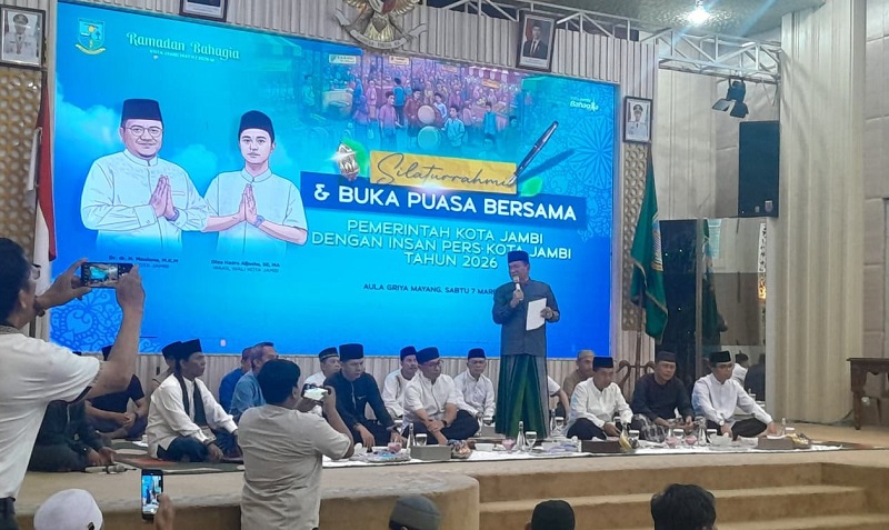 Pemerintah Kota Jambi menggelar acara buka puasa bersama insan pers, di Aula Griya Mayang, Rumah Dinas Wali Kota Jambi, Sabtu | dia