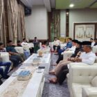 Wali Kota Jambi, Maulana, menerima laporan Pansus Zona Merah dan Ketua DPRD Kota Jambi, Sabtu malam | gjj