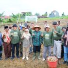 Pemkot Jambi bersama pramuka SMP se-Kota Jambi melakukan penanaman padi gogo, di lahan Kelompok Tani Kasturi, Simpang III Sipin, Kota Baru, Sabtu | dki-kj