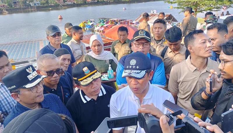 Menteri Lingkungan Hidup, Hanif Faisol Nurofiq, saat berkunjung ke Kota Jambi, Sabtu | gjj
