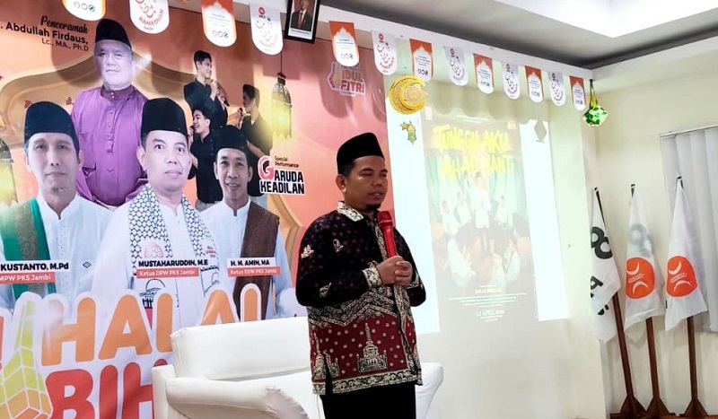 Ketua DPW PKS Provinsi Jambi, Mustaharuddin, menyampaikan sambutan pada acara halal bihalal, Minggu | dia
