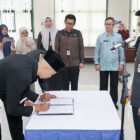 Wakil Wali Kota Jambi Diza Hazra Aljosha melantik dan mengambil sumpah jabatan enam pejabat fungsional Pranata Komputer pada Dinas Kominfo | : gjj