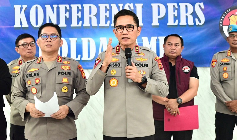 Kapolda Jambi, Irjen Pol Krisno Halomoan Siregar, memberi penjelasan terkait penangkapan Alung, Kamis | pld