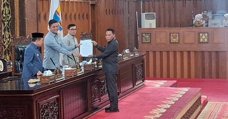 Gubernur Jambi, Al Haris, pada rapat paripurna DPRD Provinsi Jambi, Senin (27/4/2026) | nst
