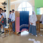 Ratusan santri dan santriwati tingkat akhir Pondok Pesantren Modern Al-Kinanah mengikuti pembekalan intensif sejak 20 April 2026 | noe