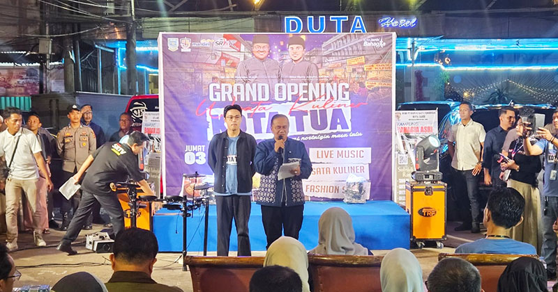 Wali Kota Jambi, Maulana, bersama Wakil Wali Kota Diza Hazra Aljosha pada pembukaan Kawasan Wisata Kuliner Kota Tua, Jumat malam | gjj