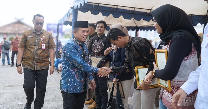Gubernur Jambi, Al Haris, pada peringatan Hari Buruh International 2026, di Lapangan Kantor Dinas Tenaga Kerja dan Transmigrasi Provinsi Jambi, Kamis 30 April 2026 | erit sutriedi