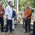 Gubernur Jambi, Al Haris, meninjau dampak banjir di Desa Rantau Limau Kapas, Tiang Pumpung, Merangin, Minggu | erit sutriedi
