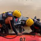 Upaya Tim SAR melakukan pencarian seorang pemancing yang diduga tenggelam di Sungai Batang Tembesi | sar
