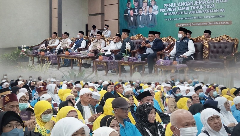 Jemaah haji asal Jambi yang tergabung dalam Kloter BTH-13 tiba di Tanah Air | novri