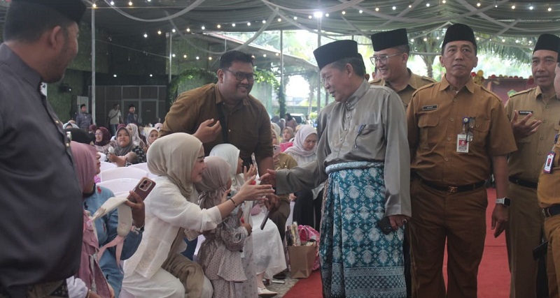 Tasyakuran kelulusan dan khataman Al-Qur'an massal digelar oleh Yayasan Nurul Hidayah Jambi, di EV Garden, Kota Jambi, Selasa | dki-pj