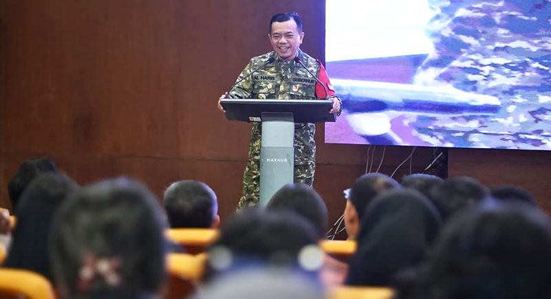 Gubernur Jambi, Al Haris, menyampaikan kuliah umum tentang antisipasi kebakaran hutan dan lahan, di Kampus Universitas Jambi, Rabu | rky