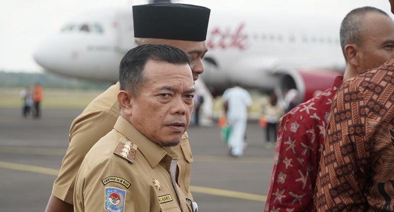 Gubernur Jambi, Al Haris, hadir langsung menyaksikan pendaratan penerbangan perdana Jakarta - Bungo, Senin | es