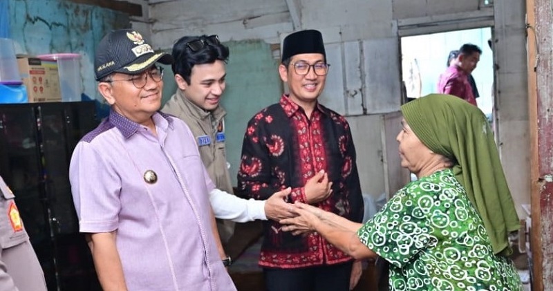 Mak Gambreng, warga RT 05, Payo Sigadung, Kelurahan Rawasari, Kecamatan Alam Barajo, Kota Jambi menerima bantuan bedah rumah dari Pemkot dan Poresta Jambi | gjj
