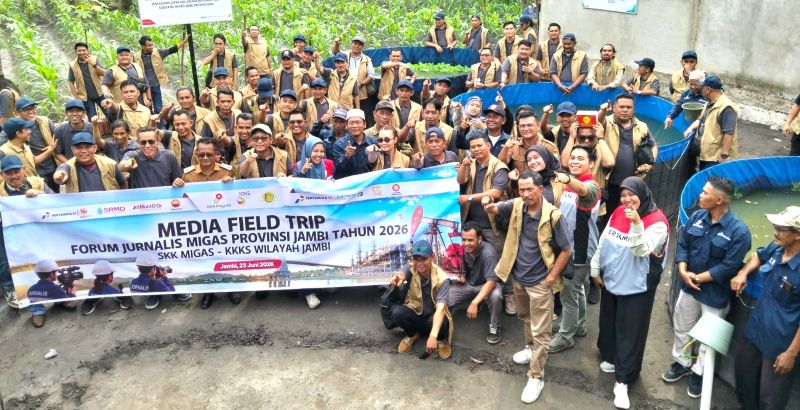 Puluhan jurnalis anggota Forum Jurnalis Migas (FJM) Provinsi Jambi meninjau budidaya ikan di Desa Kasang Lopak Alai, Kumpe Ulu, Muaro Jambi | tim