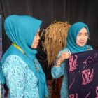 Ketua Tim Penggerak PKK Provinsi Jambi, Hesti Haris, meresmikan Rumah Dilan dan toko oleh-oleh di Kerinci | har